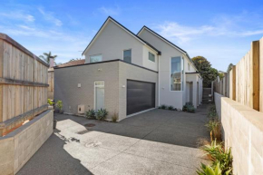 Oceanview Magic - Mount Maunganui Holiday Home